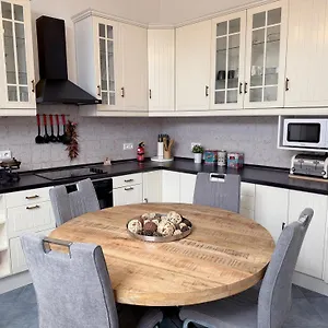 Elegant 125m2 In Center Of Apartamento
