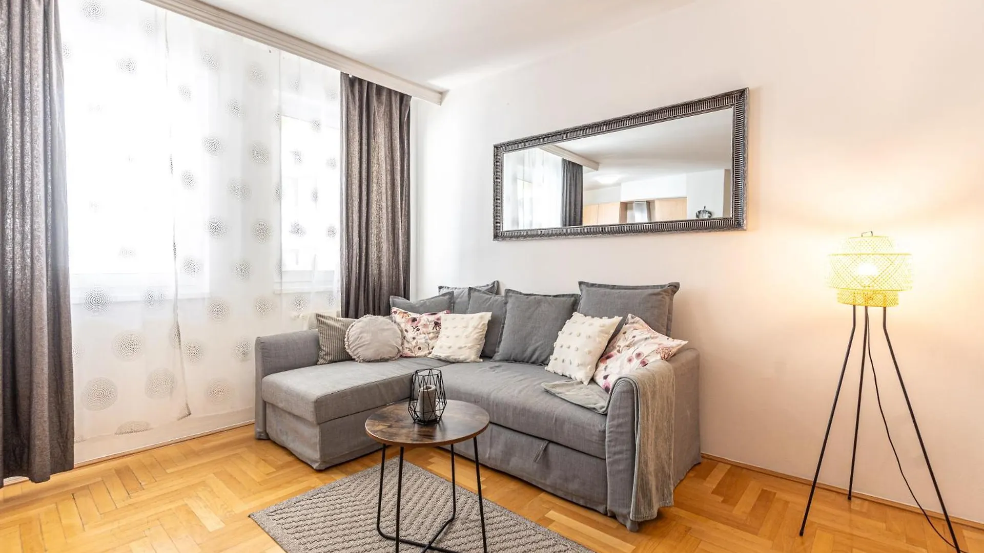 Gozsdu White Raven Residence 305