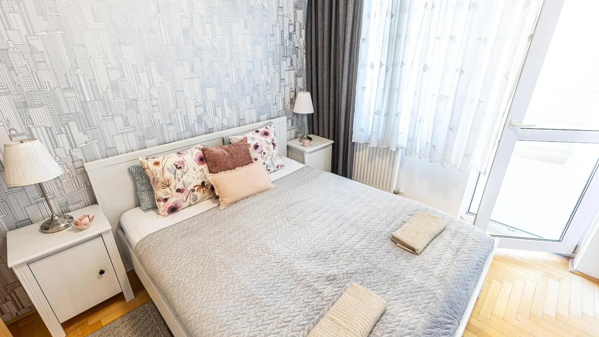 アパート Gozsdu White Raven Residence 305 ブダペスト