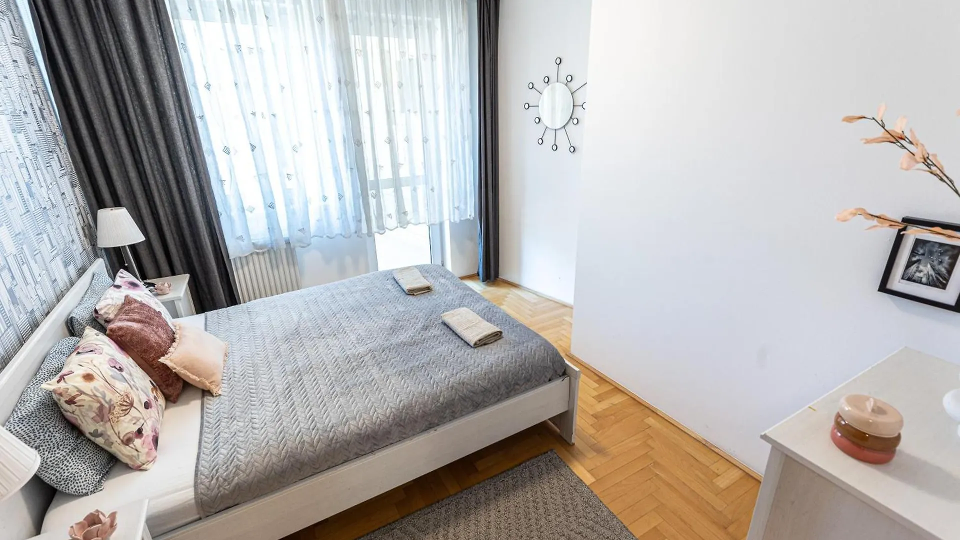 Apartment Gozsdu White Raven Residence 305